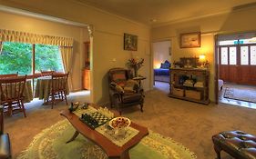 Hillview Oak B&B